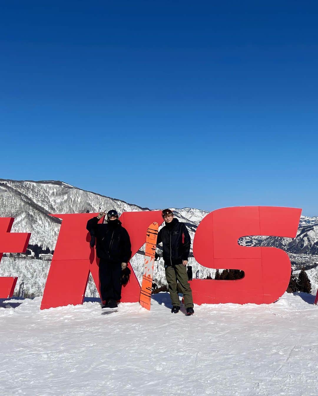 鍵本輝さんのインスタグラム写真 - (鍵本輝Instagram)「DA PUMPのTOMO君と 神立のスキー場に行ってきた🏂 TOMO君と滑りたいという念願の夢が叶った日。 TOMO君マジでうますぎてビビった😳 かっこよかったなぁ！ 一緒に滑ってくれてありがとう、TOMO君!!!  #神立スノーリゾート  #スノボ #全部雪のせいだ #趣味tubeskiski #DAPUMP #Lead」3月1日 20時41分 - lead_akira