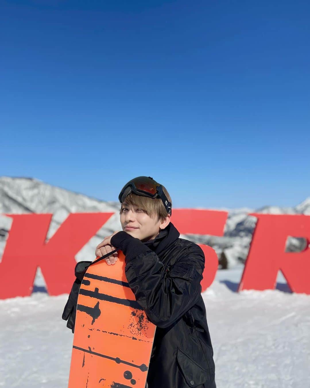 鍵本輝さんのインスタグラム写真 - (鍵本輝Instagram)「DA PUMPのTOMO君と 神立のスキー場に行ってきた🏂 TOMO君と滑りたいという念願の夢が叶った日。 TOMO君マジでうますぎてビビった😳 かっこよかったなぁ！ 一緒に滑ってくれてありがとう、TOMO君!!!  #神立スノーリゾート  #スノボ #全部雪のせいだ #趣味tubeskiski #DAPUMP #Lead」3月1日 20時41分 - lead_akira