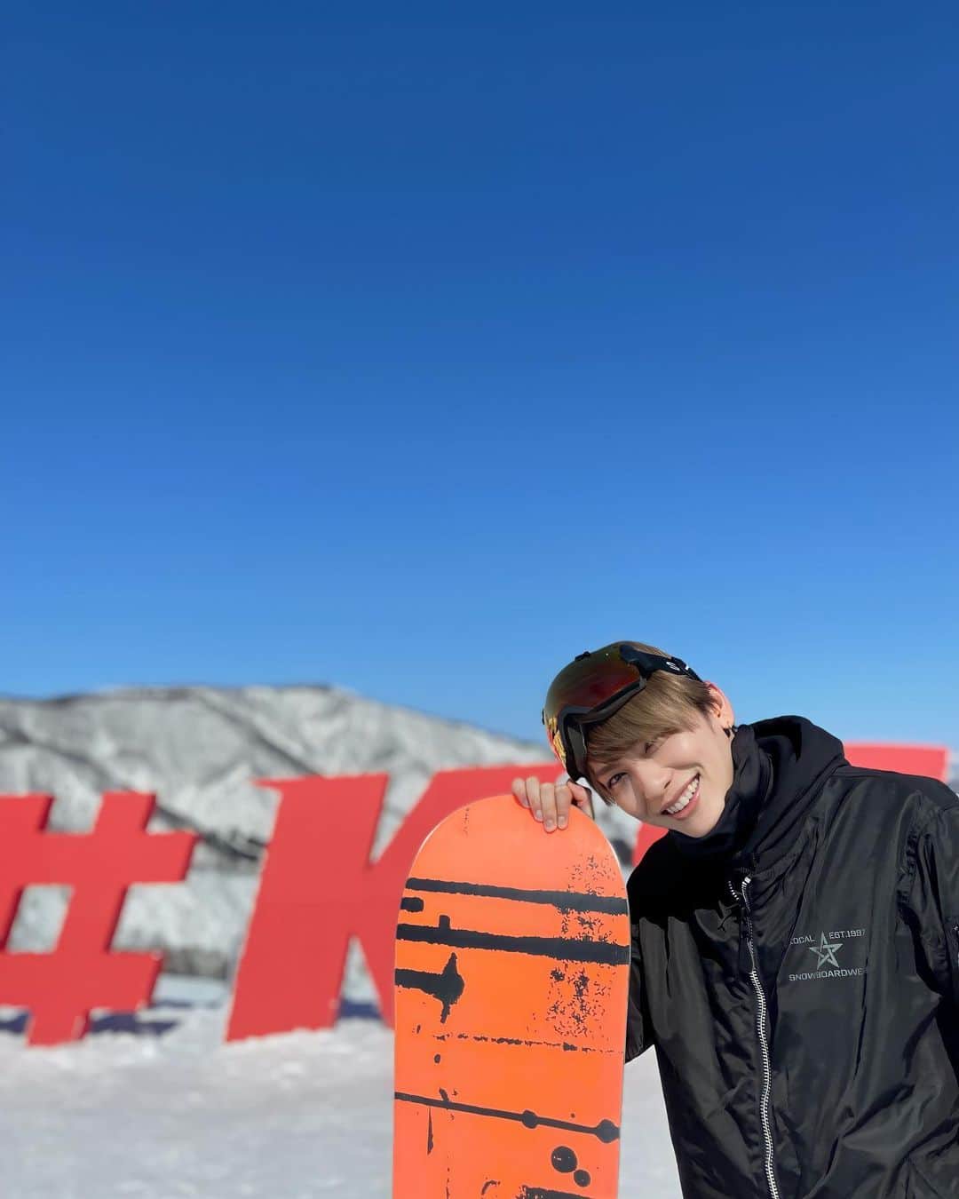 鍵本輝さんのインスタグラム写真 - (鍵本輝Instagram)「DA PUMPのTOMO君と 神立のスキー場に行ってきた🏂 TOMO君と滑りたいという念願の夢が叶った日。 TOMO君マジでうますぎてビビった😳 かっこよかったなぁ！ 一緒に滑ってくれてありがとう、TOMO君!!!  #神立スノーリゾート  #スノボ #全部雪のせいだ #趣味tubeskiski #DAPUMP #Lead」3月1日 20時41分 - lead_akira