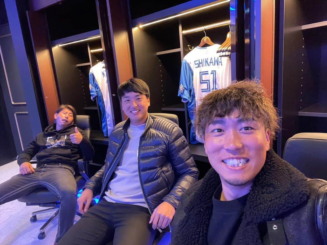 井口和朋さんのインスタグラム写真 - (井口和朋Instagram)「新しい球場、エスコンフィールドすごすぎる🤩⚾️  #加藤貴之 #石川直也 #鈴木健矢 #福田俊 #玉井大翔 #宮西尚生 #井口和朋 #エスコンフィールド #北海道日本ハムファイターズ」3月1日 20時53分 - iguchi.kazutomo