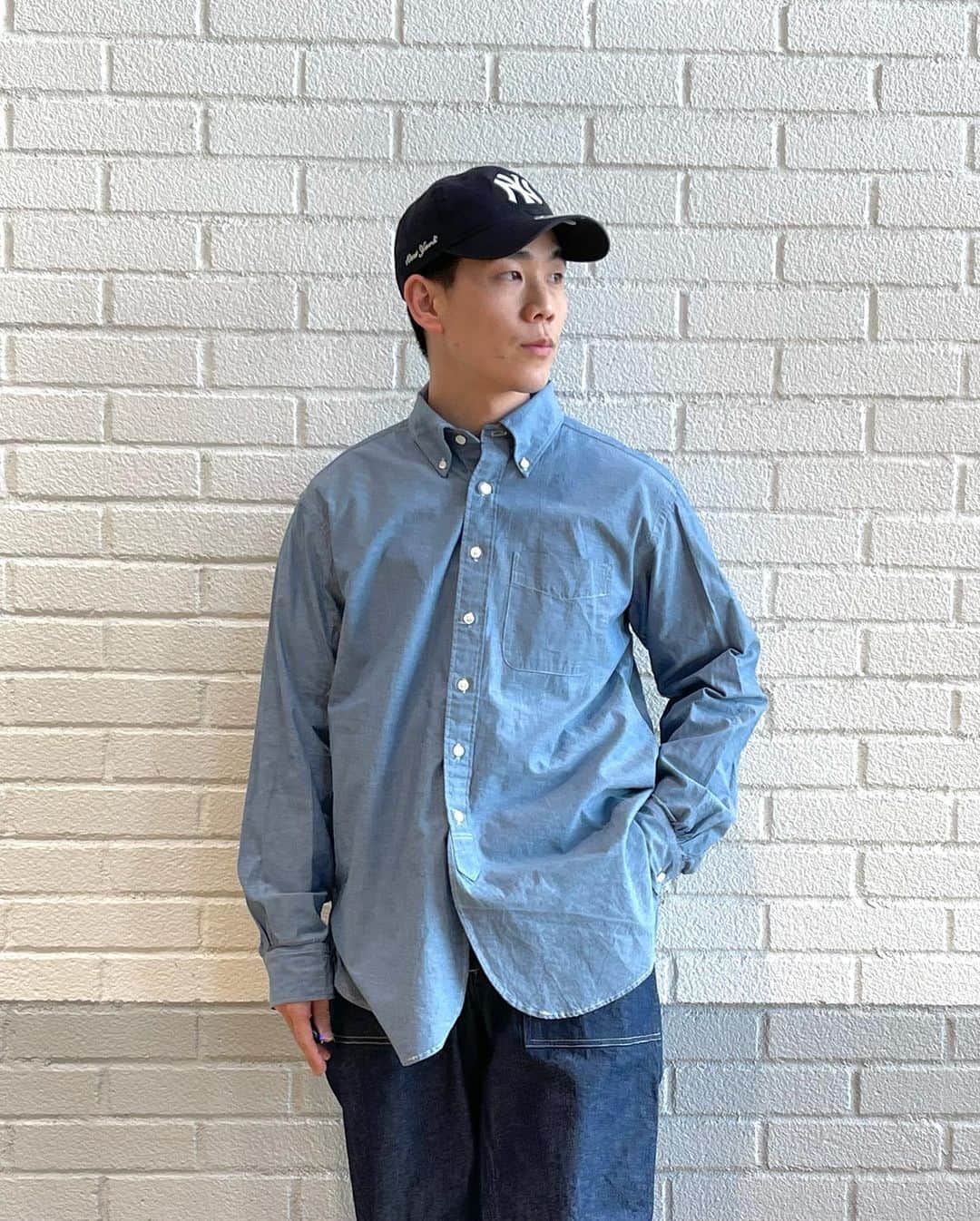 green label relaxing 自由が丘店さんのインスタグラム写真 - (green label relaxing 自由が丘店Instagram)「【MENS】 自由が丘限定ブランド"ENGINEERED GARMENTS @engineered_garments_official "の23ssが一部入荷いたしました。  ◾️商品詳細 ◇EG 19TH/BD CTN/CHAMB 3211-499-3100 / ¥31,900-.taxin color:LT.BLUE size:S.M ※店頭のみ展開  ◇EG FATIGUE/PT 80Z DENIM 3214-499-3717 / ¥31,900-.taxin color:NAVY size:XS.S.M ※XSのみオンライン展開  ◇EG EXPLORER/JK NY/RIP 3225-499-3561 / ¥5,3900-.taxin color:BLACK size:M ※ご好評いただいており、オンラインのMが最後の1点となります。ご了承ください。  ■その他着用アイテム cap 3238-599-1928/ ¥4,510-.taxin shoes  3131-499-0709/ ¥15,400-.taxin  ■着用サイズ shirt(BLUE):S shirt(BLACK):M pants:S shoes:26.5  STAFF:Kadota 169cm @jedik_saw  ■自由が丘店営業時間 11:00〜20:00 ☎︎ 03-5731-8531 　 ■駐車場サービス お買い上げ金額に応じて以下ご利用いただけます。 場所【自由が丘南口有料駐車場】 > ¥5,000(税込)以上　30分チケット1枚 > ¥10,000(税込)以上　　30分チケット2枚  #greenlabelrelaxing #グリーンレーベルリラクシング #jiyugaoka #自由が丘 #unitedarrows #ユナイテッドアローズ #engineeredgarments #エンジニアードガーメンツ #nepenthes #ネペンテス #シャンブレーシャツ #デニム #デニムパンツ #newera #converse」3月1日 20時50分 - glr_jiyugaoka
