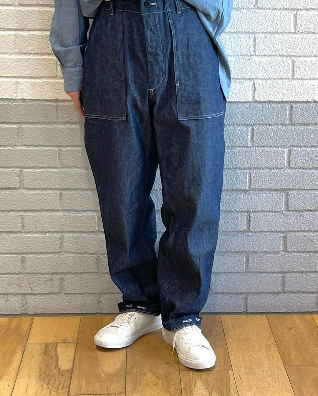 green label relaxing 自由が丘店さんのインスタグラム写真 - (green label relaxing 自由が丘店Instagram)「【MENS】 自由が丘限定ブランド"ENGINEERED GARMENTS @engineered_garments_official "の23ssが一部入荷いたしました。  ◾️商品詳細 ◇EG 19TH/BD CTN/CHAMB 3211-499-3100 / ¥31,900-.taxin color:LT.BLUE size:S.M ※店頭のみ展開  ◇EG FATIGUE/PT 80Z DENIM 3214-499-3717 / ¥31,900-.taxin color:NAVY size:XS.S.M ※XSのみオンライン展開  ◇EG EXPLORER/JK NY/RIP 3225-499-3561 / ¥5,3900-.taxin color:BLACK size:M ※ご好評いただいており、オンラインのMが最後の1点となります。ご了承ください。  ■その他着用アイテム cap 3238-599-1928/ ¥4,510-.taxin shoes  3131-499-0709/ ¥15,400-.taxin  ■着用サイズ shirt(BLUE):S shirt(BLACK):M pants:S shoes:26.5  STAFF:Kadota 169cm @jedik_saw  ■自由が丘店営業時間 11:00〜20:00 ☎︎ 03-5731-8531 　 ■駐車場サービス お買い上げ金額に応じて以下ご利用いただけます。 場所【自由が丘南口有料駐車場】 > ¥5,000(税込)以上　30分チケット1枚 > ¥10,000(税込)以上　　30分チケット2枚  #greenlabelrelaxing #グリーンレーベルリラクシング #jiyugaoka #自由が丘 #unitedarrows #ユナイテッドアローズ #engineeredgarments #エンジニアードガーメンツ #nepenthes #ネペンテス #シャンブレーシャツ #デニム #デニムパンツ #newera #converse」3月1日 20時50分 - glr_jiyugaoka
