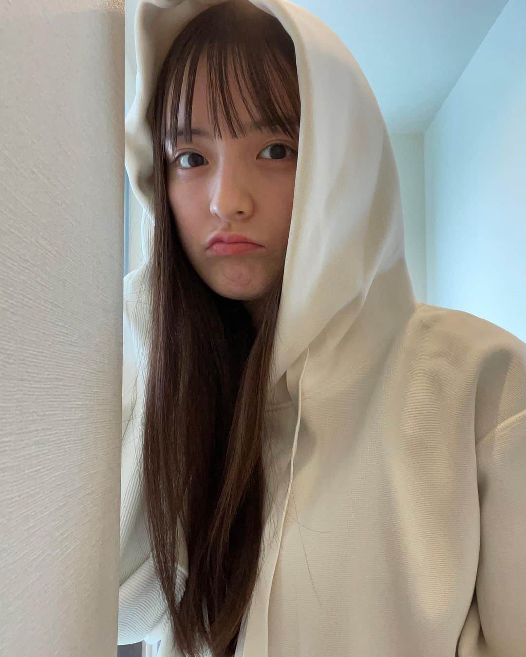 清井咲希さんのインスタグラム写真 - (清井咲希Instagram)「. どんな表情をすればいいかわかんない時の 顔が撮れました。😐  自撮りも難しいんだな〜」3月1日 21時04分 - kiyoisaki_official