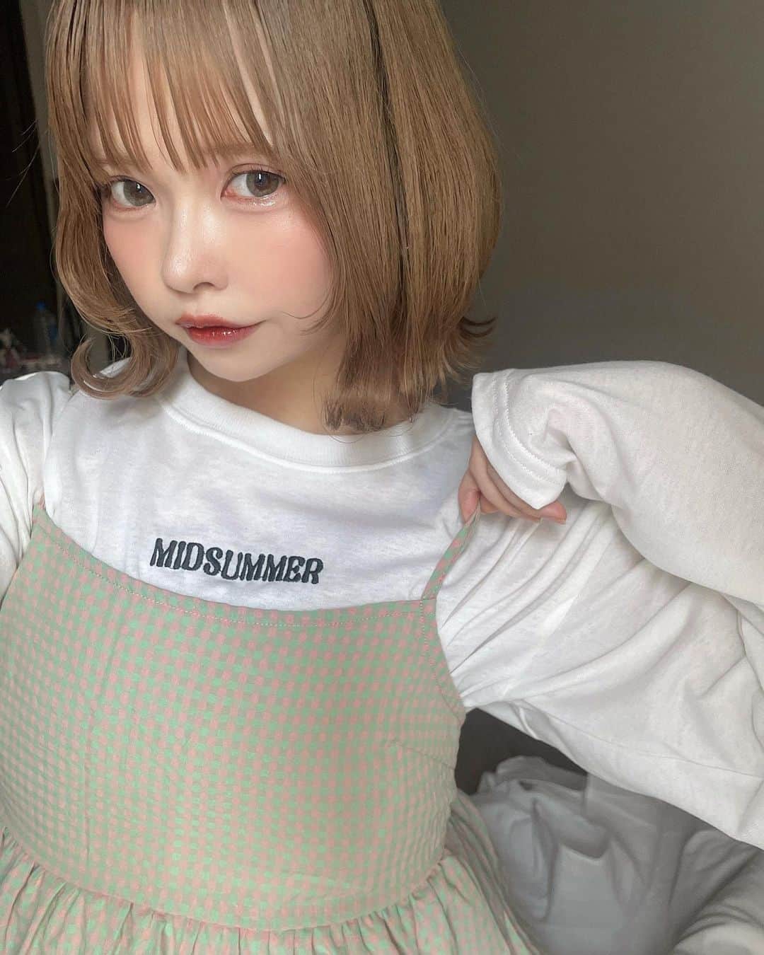 のインスタグラム：「楽ちんに着れてかわいい♡  @kutir_ladies  の5周年アイテム🦭🤍  ☁️ZOZOTOWNとSHOPLIST販売 ☁️kutirがタイムセール  買うなら今がおすすめ🎶  #kutir #クティール #kutir_pr」