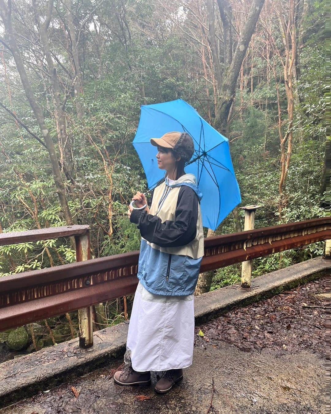 のインスタグラム：「週刊少年マガジン 本日発売です 屋久島で撮影してきました🦌 楽しかった〜！！ぜひ！」
