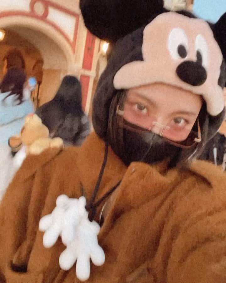 honoka のインスタグラム：「ちょっとまえにseaに♡♡♡  ディズニーでもずっと コーヒー探してた。笑笑  今年終わるまでに トイストーリーホテル泊まりたい。 ぜたいに。。。笑笑」