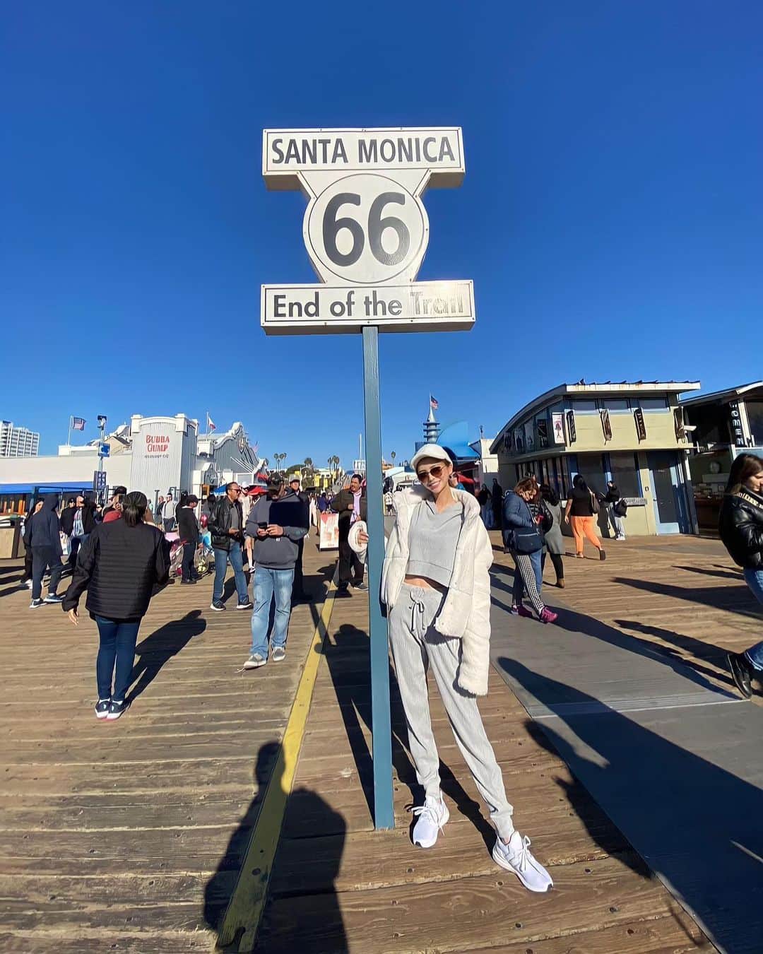 miyuのインスタグラム：「日本でもどこでも基本ジャージです🥱 #losangeles #santamonica」