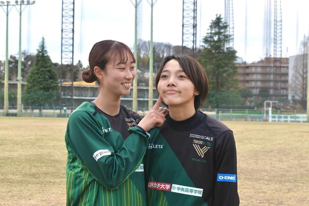 木崎あおいのインスタグラム：「_ 今日のオフショット📸 2人で文句ばっかり言ってたら最後は上手に撮ってくれました🫢  #日テレ東京ヴェルディベレーザ  #木﨑あおい」
