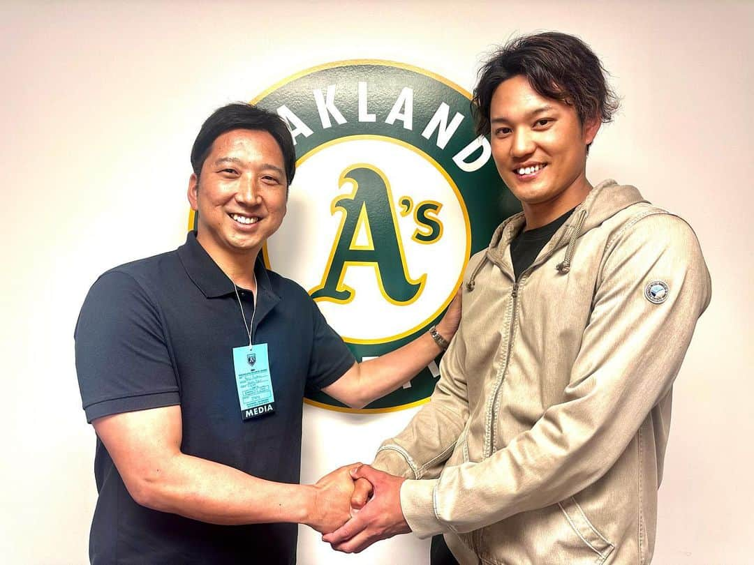 藤川球児のインスタグラム：「晋太郎の投球内容凄く良かった🇺🇸✨ 球も速いしアメリカ野球に合ってそうです。 次はオールスターに出たら会いに来るね！って伝えました😊 追伸 僕は現在阪神の編成の仕事でアメリカ滞在中だけど、ヘアワックスを空港で没収されて髪型が… ※気ぃつけなはれや‼️🤣 #kyuji22  #藤浪晋太郎」