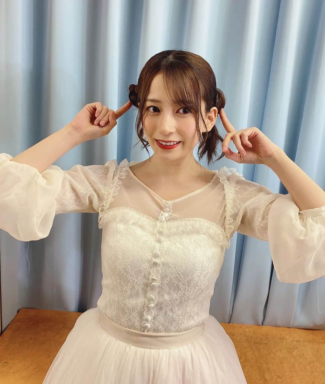 佐々木優佳里のインスタグラム：「🐏  ひつじヘアーしたよ！ (お団子の部分から少し髪の毛をだしてみまひた💕)  #akb48 #劇場公演 #髪型 #ひつじ #マネージャーさんカメラ」