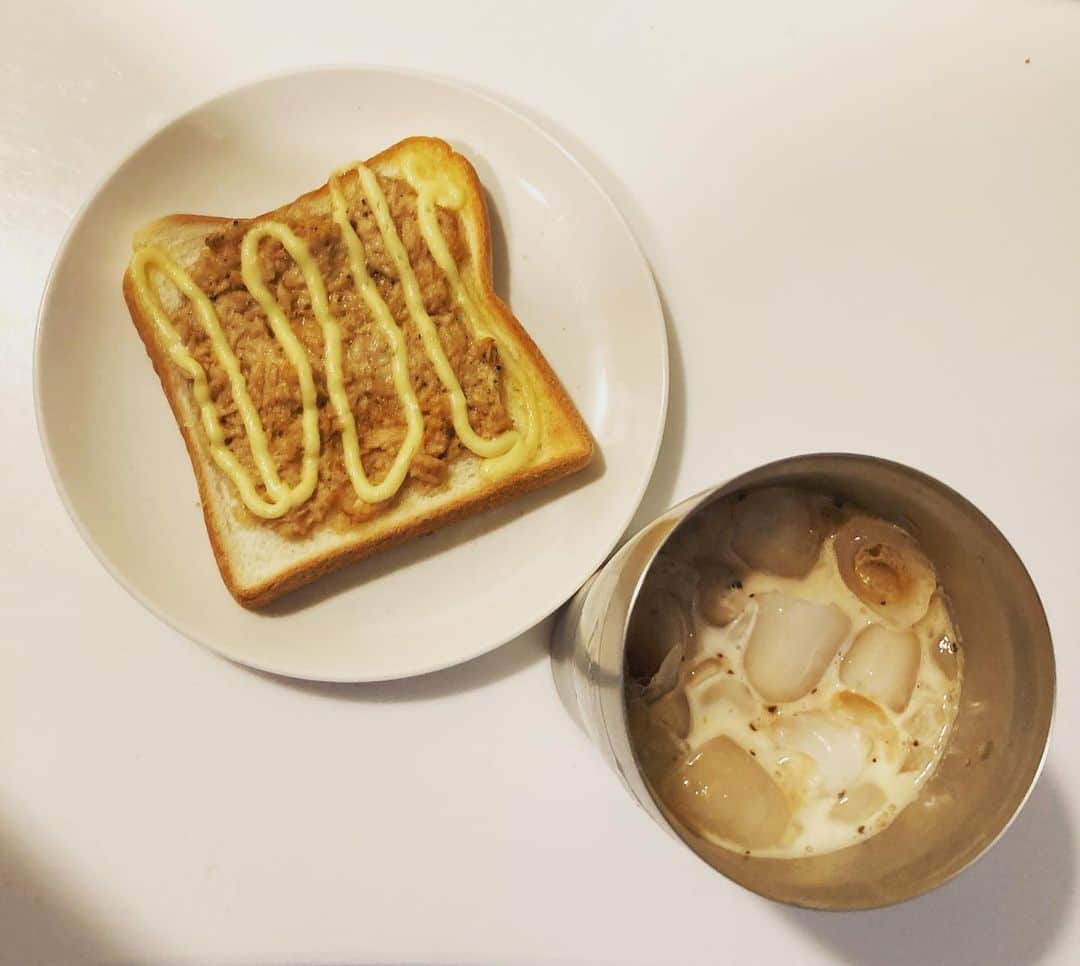 こーすけのインスタグラム：「朝ごはん。」