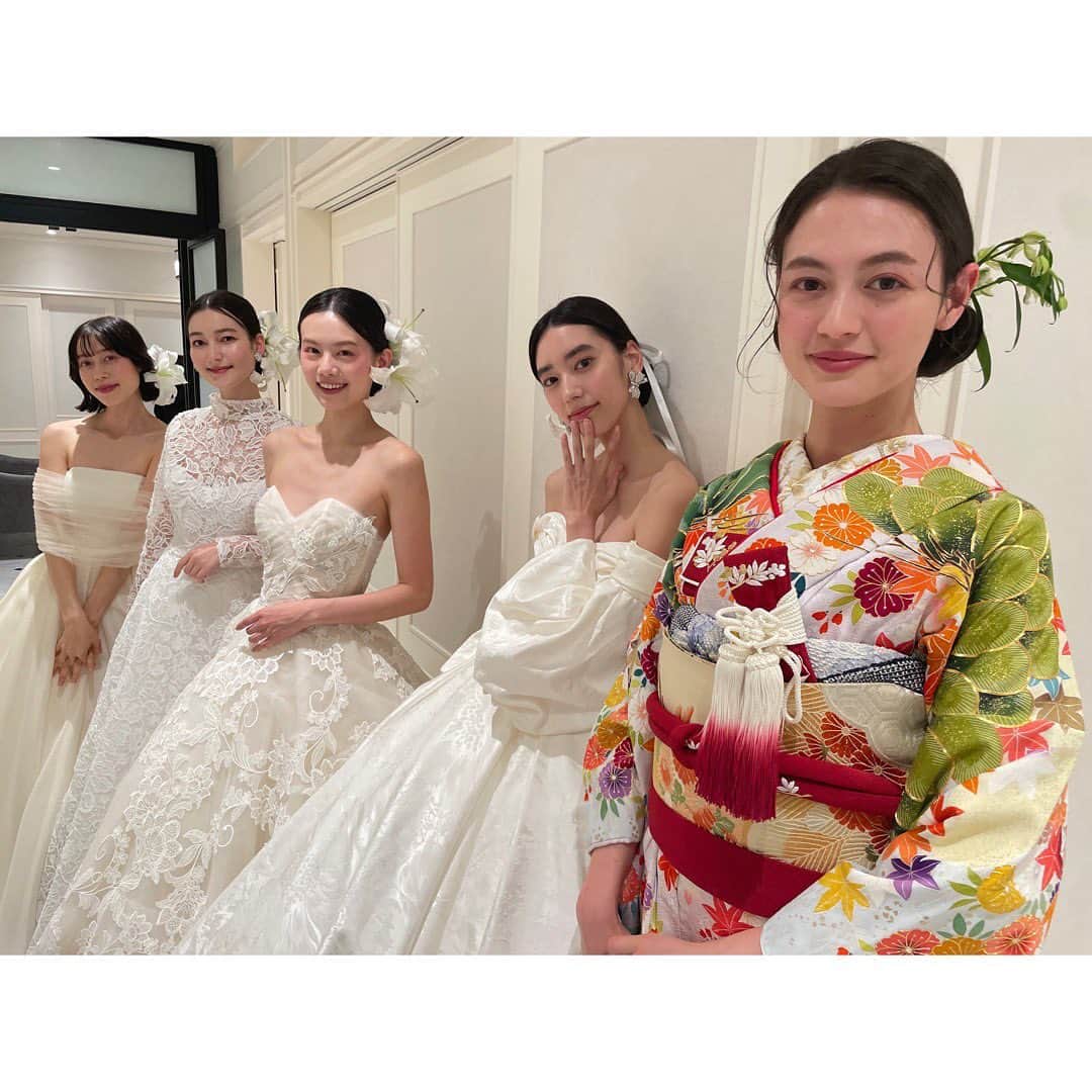夢子のインスタグラム：「. JUNO Wedding Show at Yokohama Royal Park Hotel💐 .  #ウェディングドレス  #ウエディングドレス  #weddingdress  #showmodel  #横浜ロイヤルパークホテル  #junowedding  #gunnsmodel  #ドレスショー  #カラードレス  #ホワイトドレス  #生花ヘアアレンジ  #kimono #振袖  #着物  #和装」