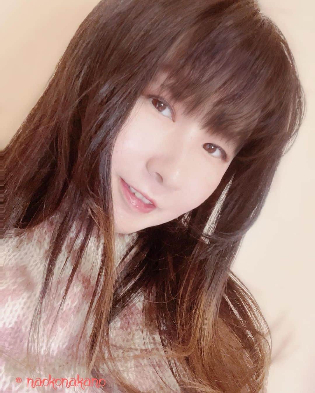 中野菜保子のインスタグラム：「. 「珍しく朝投稿🌞」 写真は🍎🍎🍎🍎🍎枚 5:真心も届いております . . ※ホントは出発前に ポストしようと思ってたけど バタバタしてあげそこねw  現場にて そのまま投稿します😝  以下・・・  撮影の朝 ランチパック食べております  昨日の22時過ぎに届いた台本を 覚える手伝い  この方が頭に早く入るから 睡眠時間が確保できます😌  2時間寝られました . . 写真は 九州の友人が送ってきてくれた 珈琲豆 　 ハニー珈琲は、バリスタ世界一　 北野坂のブレンドは 冷えても美味しい逸品だそうで  撮影後に飲もう☕️  今そんな気持ちです  いや、今飲んだ方がいいのか？！(笑)  ほな、行ってまいります🍀🍀🍀 ＊ ＊ ＊ #撮影へいざ #ハニー珈琲 #北野坂珈琲 #珈琲ダイスキ  #ランチパック #中野菜保子 #齋藤優樹 #columnist #actor #hollywoodstars #cm #actress #stage #tvshow #moviestars #model #performer #表現者 #俳優 #女優 #演劇 #映画 #コラムニスト @syanhaijitensya」