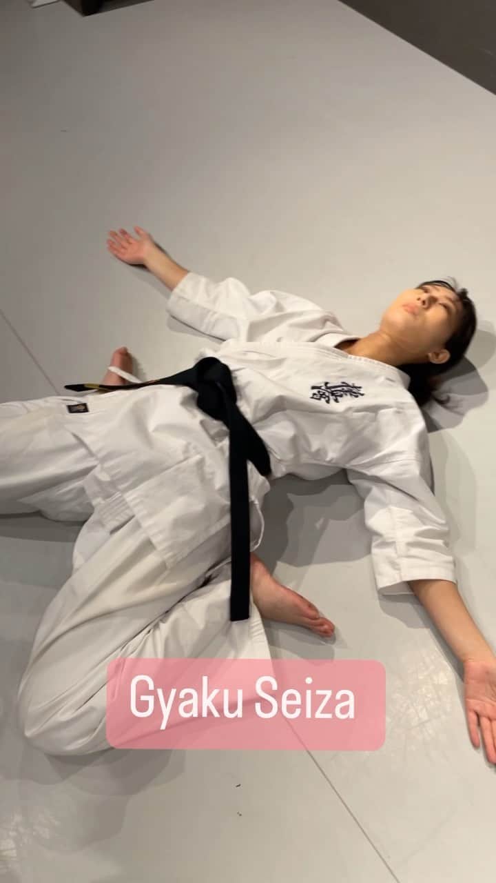 浜井美香のインスタグラム：「‪#kyokushin‬ ‪#karate‬ ‪#martialarts‬ ‪#kick‬‬ ‪#training ‬ ‪#stretch #streching #fitness ‬ ‪#Киокушин‬ ‪#каратэ‬ ‪#空手‬ ‫#تمرين‬」