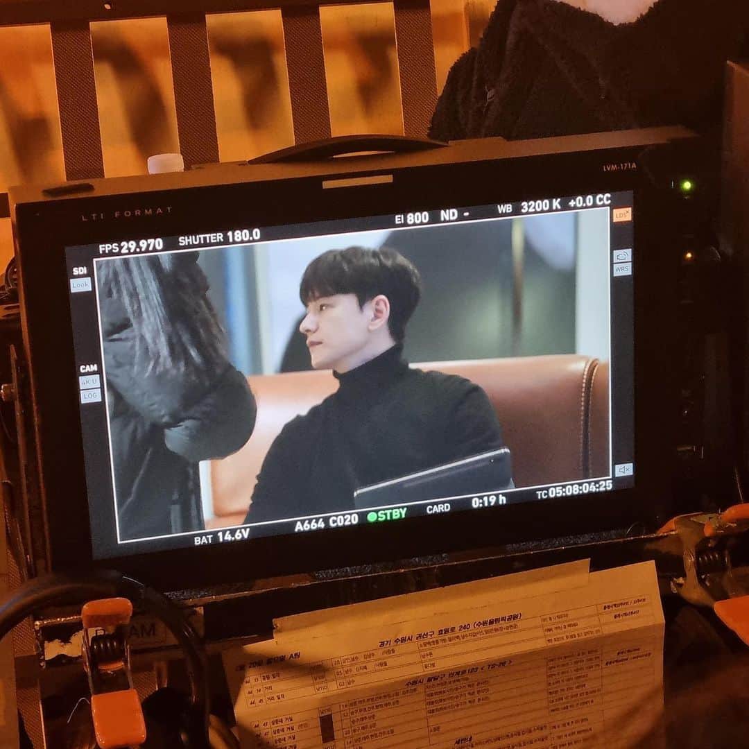 イム・ジュファンさんのインスタグラム写真 - (イム・ジュファンInstagram)「잠이안와서」3月2日 1時39分 - juhwan__lim