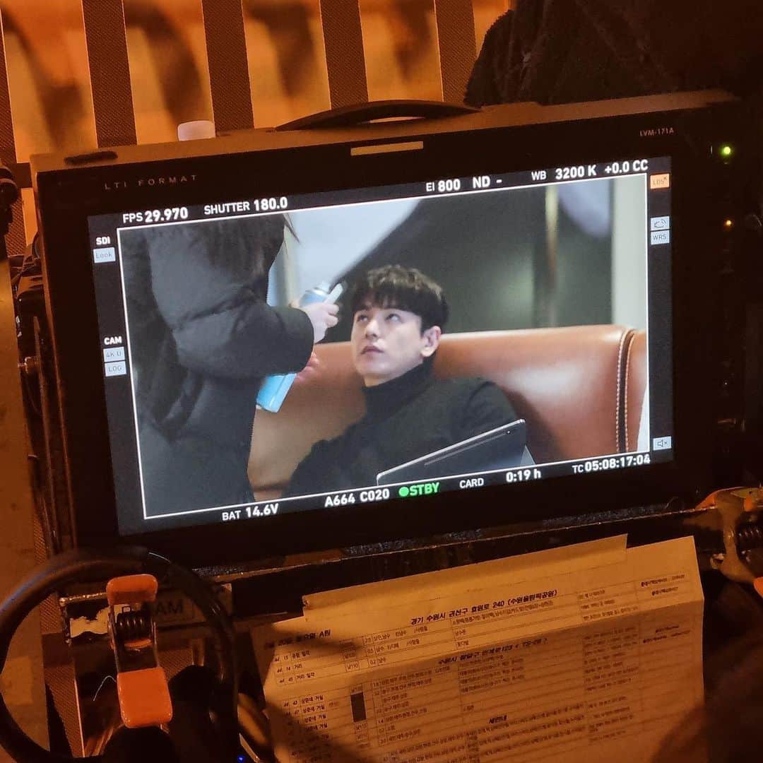 イム・ジュファンさんのインスタグラム写真 - (イム・ジュファンInstagram)「잠이안와서」3月2日 1時39分 - juhwan__lim