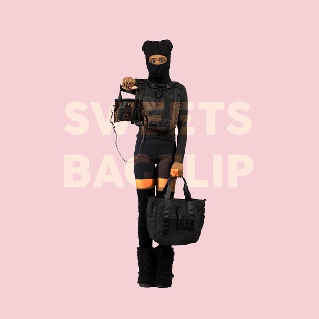 ジョージジーナ&ルーシーのインスタグラム：「SWEETS & BAGFLIP in bag in black  #georgeginalucy #ggl #colorisbag」