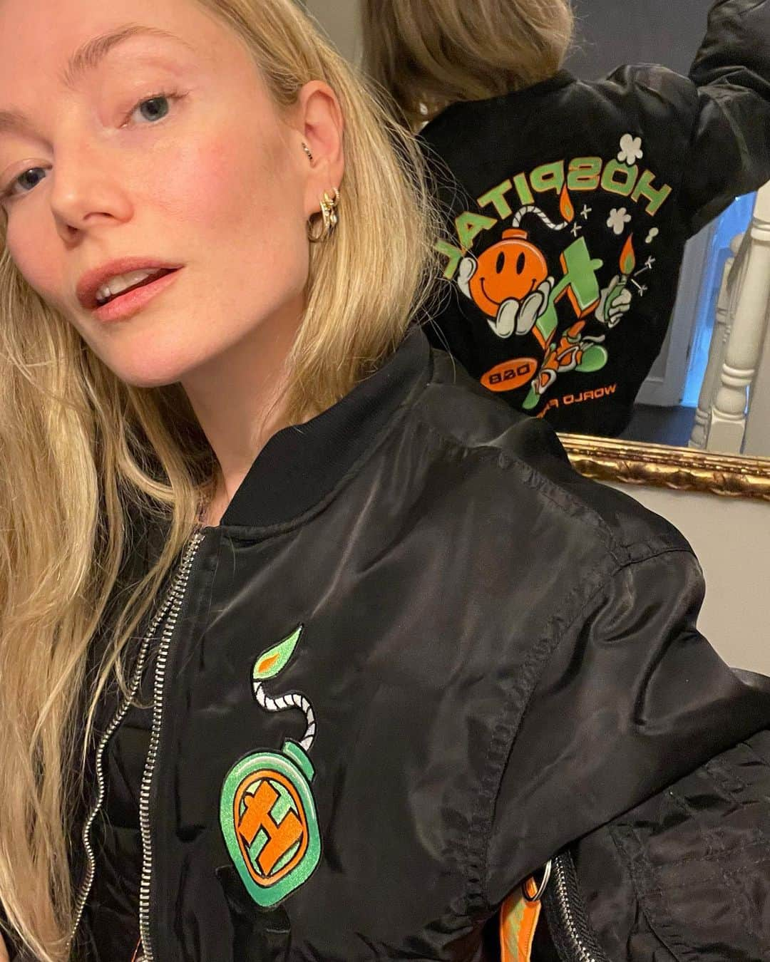 クララ・パジットのインスタグラム：「👩‍⚕️ @hospitalrecords sick jacket from the #hospital fam🫶thank you 😋」