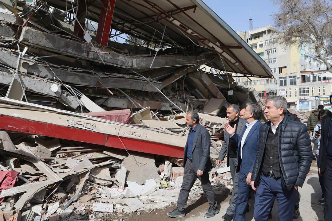 アブドゥラー・ギュルのインスタグラム：「Bugün de deprem felaketinden etkilenen Adıyaman ve Malatya’yı ziyaret ettim. Maalesef yıkım ve acılar burada da çok büyük.」