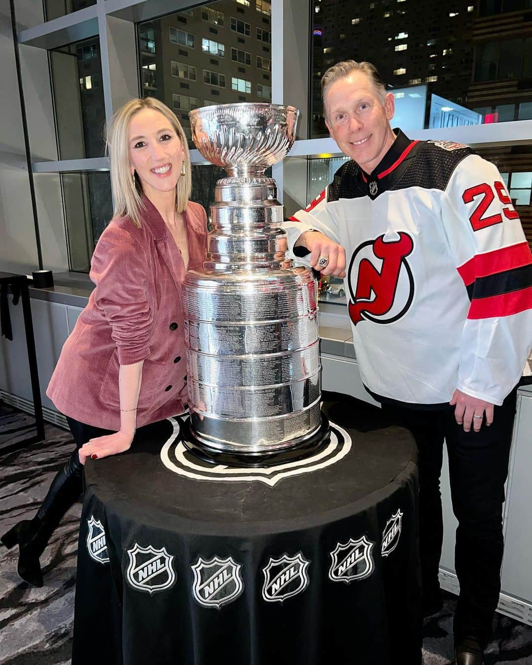 シネイド・ケアーのインスタグラム：「@njdevils did a fabulous job of celebrating their 2003 Stanley Cup winning team🥳 Very proud of my hubby🥰🏆🙌🏻 @prucenter #stanleycup #whotelhoboken」