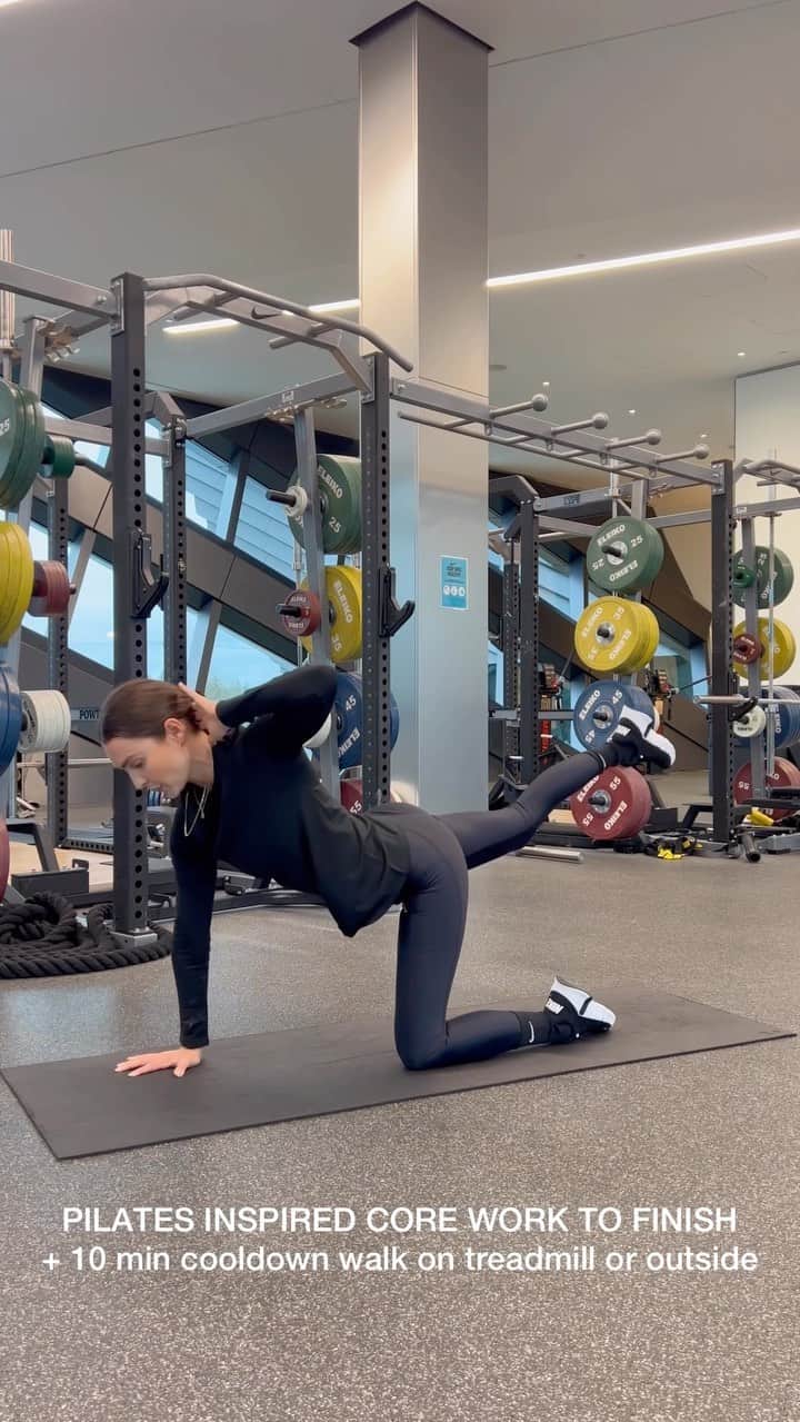 Kirsty Godsoのインスタグラム：「Baby girl you can have it all ❤️‍🔥 on my strength training days I still sprinkle in things I love like mobility, mini cardio and pilates. Hope this helps inspire you to move your beautiful body today ❤️‍🔥 #nikewomen #pyrotime」