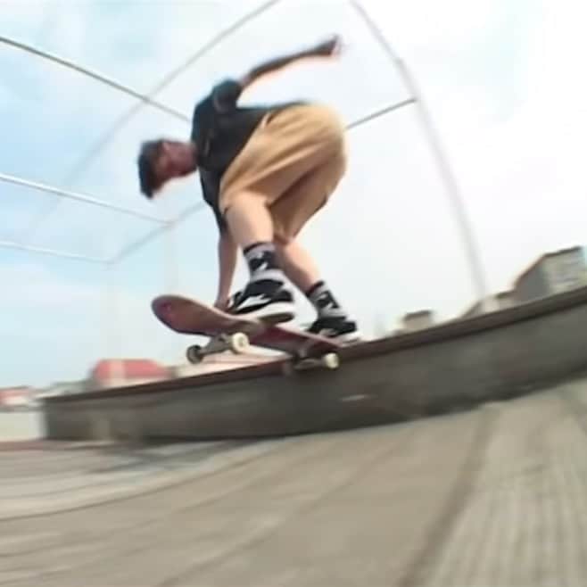 ラカイリミテッドフットウェアのインスタグラム：「@tobias_bissemayn “Canape” part for @freeskatemag is playing now ✔️ 📹 @johanbenda1  #Lakai #TheShoesWeSkate」