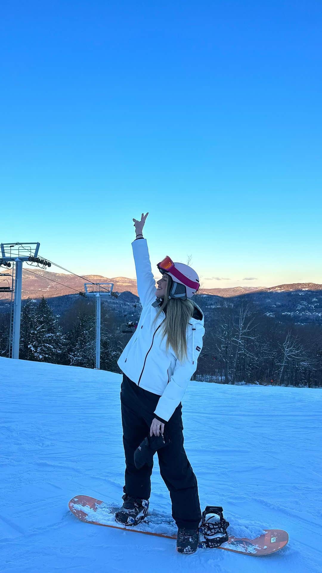 ナターリア・ガウジオのインスタグラム：「Relembrando esse dia de aventura na neve, os tombos valeram a pena 😂… Já quero maisss!! 😍❄️☃️🏂🏔️❤️」
