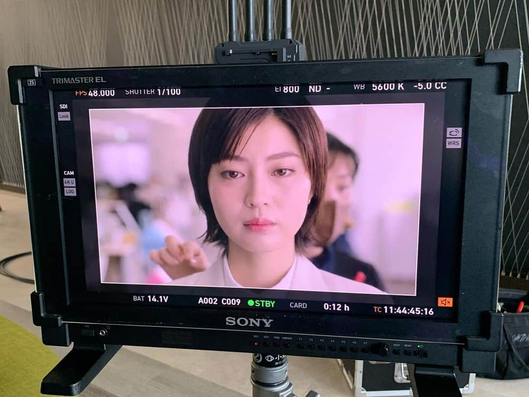 高橋春織さんのインスタグラム写真 - (高橋春織Instagram)「. 興和「コルゲン鼻炎フィルムα」 のTVCMに出演しています☺︎  花粉症のわたしとしては、 このような機会をいただき、 大変光栄です。 ありがとうございました☺️  花粉症の方々、 コルゲン鼻炎フィルムαのお力を借りて、 今年も乗り切りましょう🤝🏻  花粉症の方々を代表して盛大な くしゃみをさせてもらったので、 是非チェックよろしくお願いします🤧笑  2枚目は、くしゃみモードに入ってる時の顔です😑笑  #コルゲン鼻炎フィルムα」3月2日 10時15分 - haoringo_official