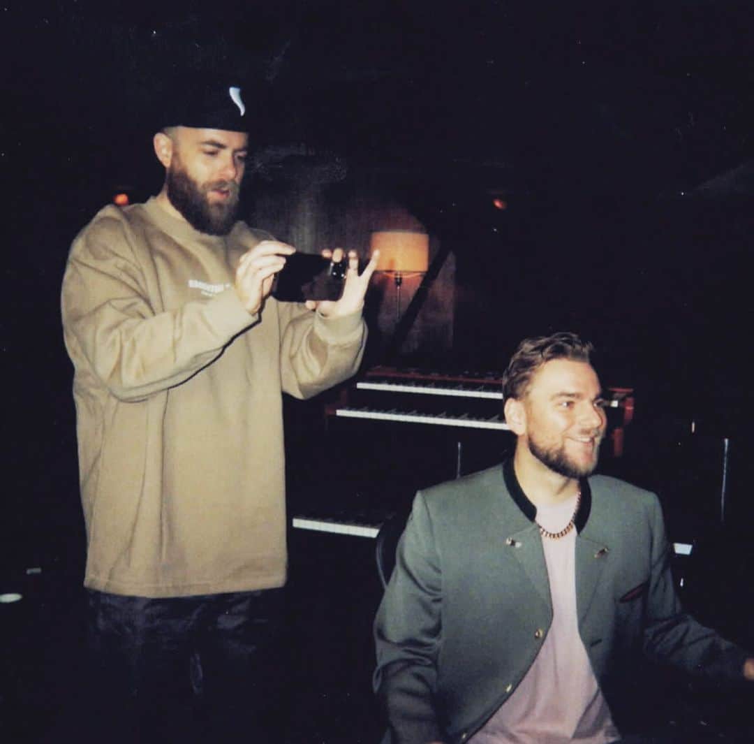 Showtekのインスタグラム：「success = a smile on your face   Who’s ready for our new video for BT1??」