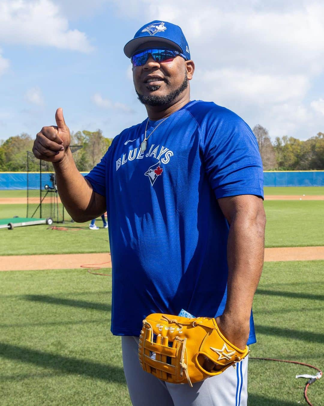 エドウィン・エンカーナシオンさんのインスタグラム写真 - (エドウィン・エンカーナシオンInstagram)「Back in blue 💙🦜  Welcome, Guest Instructor Edwin! #SpringTraining」3月2日 6時40分 - encadwin