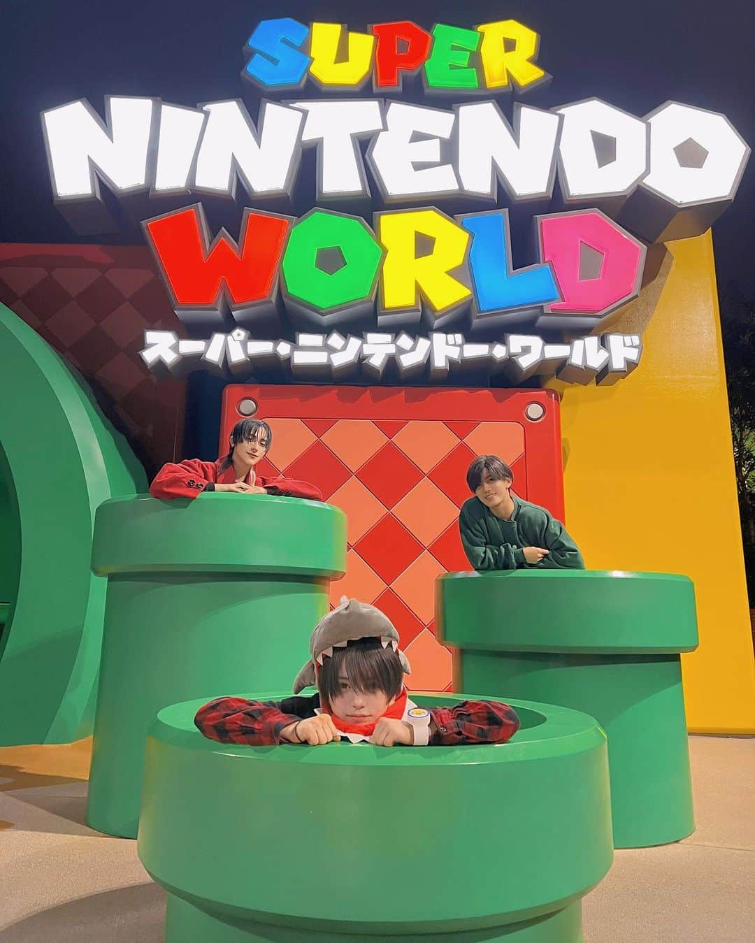 ナイトさんのインスタグラム写真 - (ナイトInstagram)「Universal Studios Osaka! 🇯🇵 First time going to the Super Nintendo World, it was so magical! I felt like I was in the world of Super Mario ♥️ Had the best time with Daruma and Chiba, they are so cute ✌️」3月2日 18時08分 - knitecoser