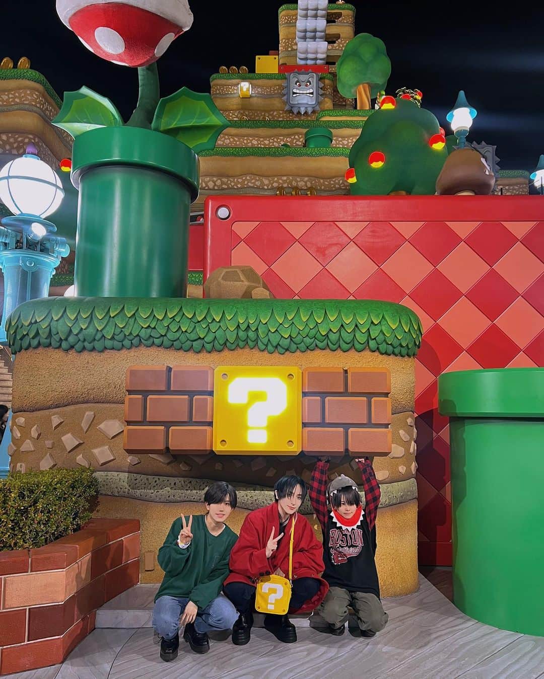 ナイトさんのインスタグラム写真 - (ナイトInstagram)「Universal Studios Osaka! 🇯🇵 First time going to the Super Nintendo World, it was so magical! I felt like I was in the world of Super Mario ♥️ Had the best time with Daruma and Chiba, they are so cute ✌️」3月2日 18時08分 - knitecoser