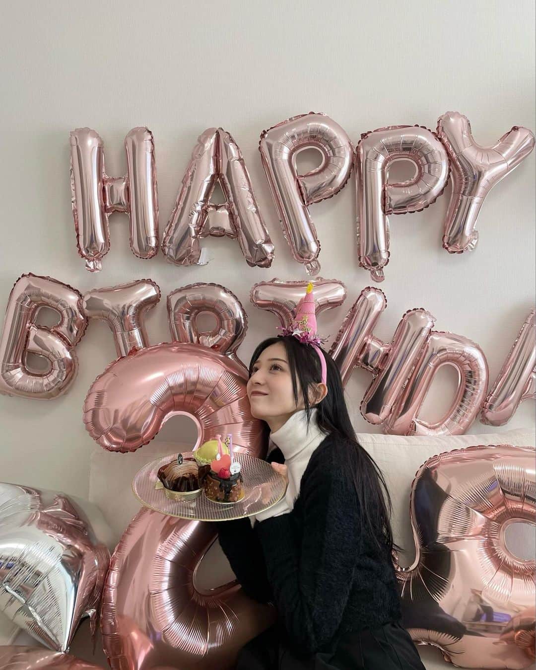 吉井美優のインスタグラム：「. 24歳になりました あきちゃん 産んでくれてありがとう  沢山のお祝いメッセージ嬉しいです 皆様の言葉を胸に、 今年も幸せ溢れる年になりますように 🌬🎂💞」