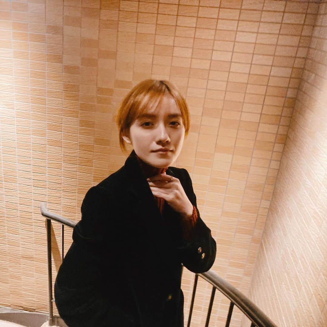 小島藤子のインスタグラム：「首元が気になった日。」