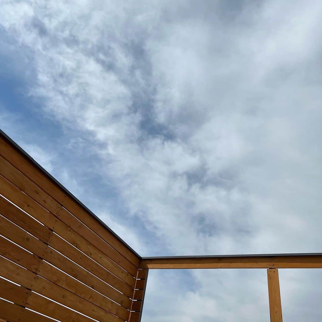 星村麻衣さんのインスタグラム写真 - (星村麻衣Instagram)「親の影響で数年前からどハマりしているサウナ🧖‍♀️♡ サウナのおかげで肌の調子も昔よりいいです◎🙆‍♀️ 外気浴では雲が多かったけど、遠くに富士山も見えました🗻✨ デトックス最高！ととのったー🥰 #サウナリウム高円寺  #サウナ女子 #サ活」3月2日 17時04分 - hoshimuramai