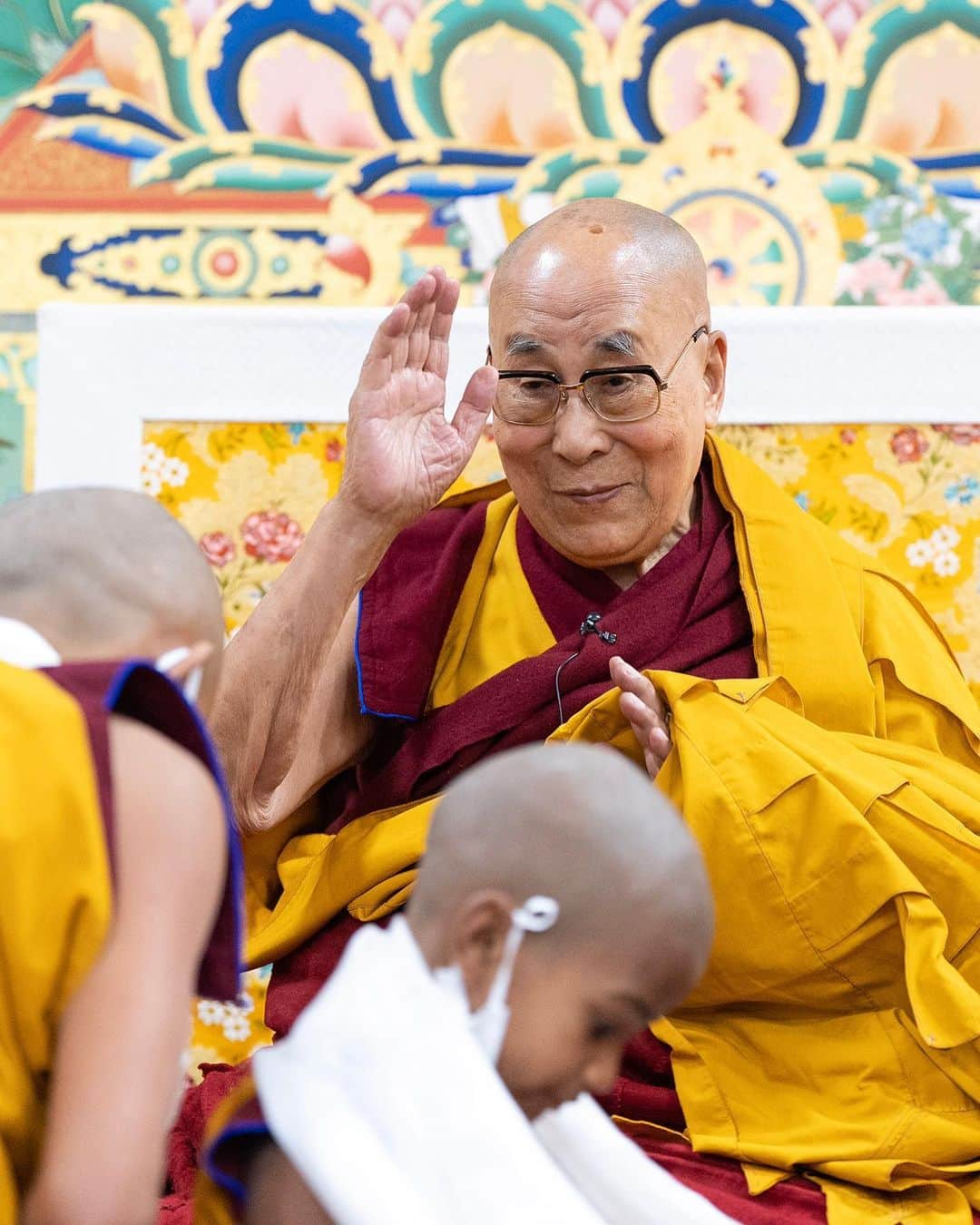 ダライ・ラマ14世さんのインスタグラム写真 - (ダライ・ラマ14世Instagram)「A collection of photographs captured during the ordination ceremony of novice monks and nuns, held at the residence of HHDL in Dharamsala, HP, India on March 2, 2023. Photos by Tenzin Choejor #dalailama #buddhism #ordination #monk #india #tibet #tibetan」3月2日 17時11分 - dalailama