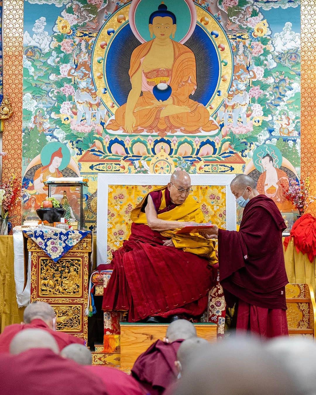 ダライ・ラマ14世のインスタグラム：「A collection of photographs captured during the ordination ceremony of novice monks and nuns, held at the residence of HHDL in Dharamsala, HP, India on March 2, 2023. Photos by Tenzin Choejor #dalailama #buddhism #ordination #monk #india #tibet #tibetan」