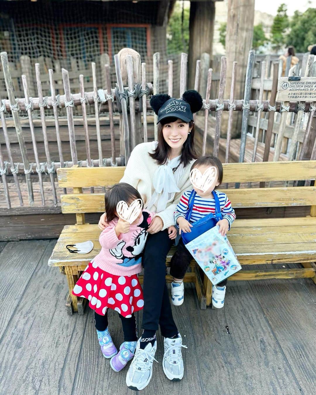 小林真由さんのインスタグラム写真 - (小林真由Instagram)「思い出photo🫶🏻 ⁡ あっという間にもうすぐ春休み..🥺🌸 ⁡ ⁡ #ファッション #コーデ #ママコーデ #女の子ママ #男の子ママ #ママライフ #コーディネート #４歳 #２歳 #ベビー #二人育児」3月2日 17時20分 - mayukobayashii