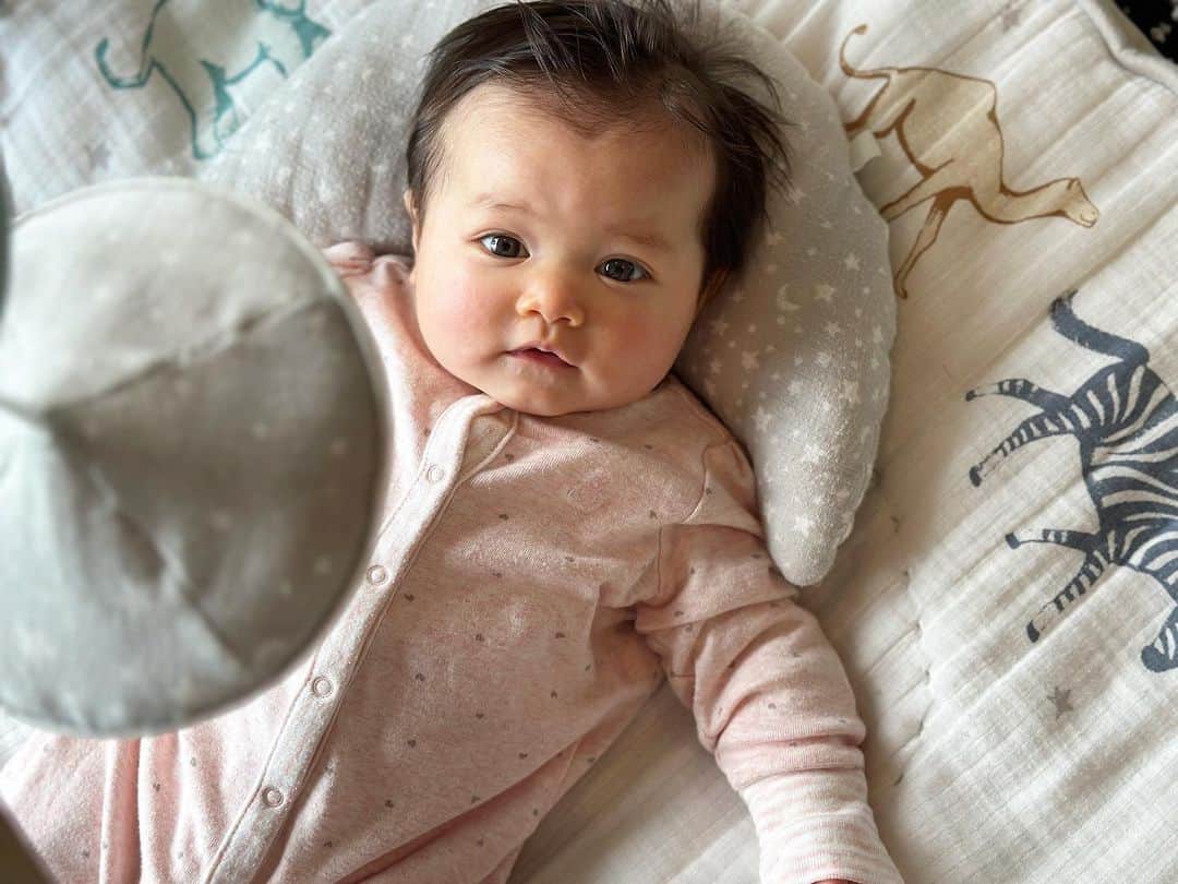 May Pakdee メイ パクディのインスタグラム：「My baby girl is 3months old today🥹💕 She has been melting my heart everyday- xx . . . 今日で3ヶ月経ちました🥹💕たくさんの幸せの瞬間ありがとう🥹💕 育児は予想以上に大変でびっくりしました😂先輩ママの皆さん凄いアドバイス嬉しい！ #happy3months」