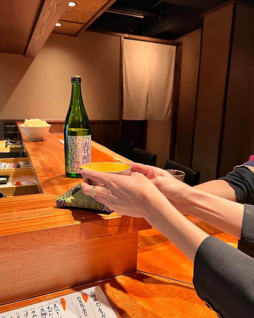 アレクサ・ロジーさんのインスタグラム写真 - (アレクサ・ロジーInstagram)「for the love for strawberries, seafood, soy sauce & art installations」3月2日 9時44分 - alexalosey