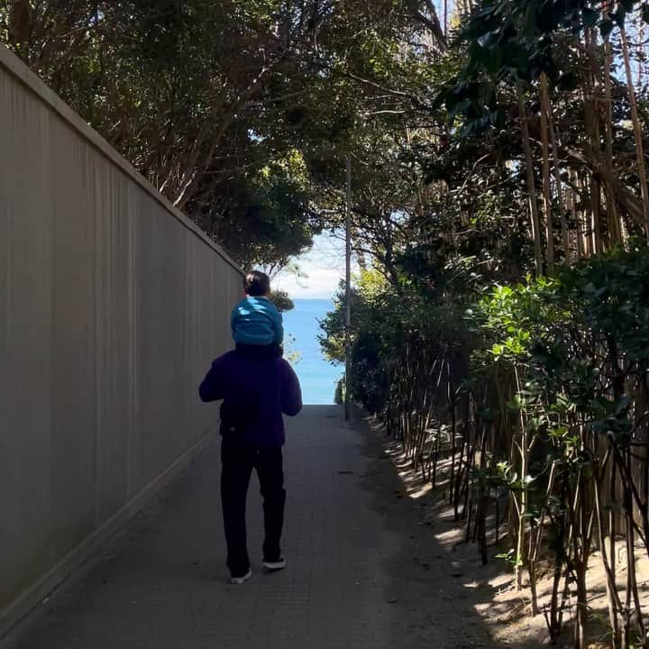 にわみきほのインスタグラム：「3月🌸  ゆっくりゆっくり過ごしております🕺 最近のお休みの日はお天気に恵まれて 近場でも素敵な景色ばかり...🥹 癒されます🤍  #家族day👨‍👩‍👦 @tanaka_ta_ke_shi #西伊豆　#葉山　#湘南」