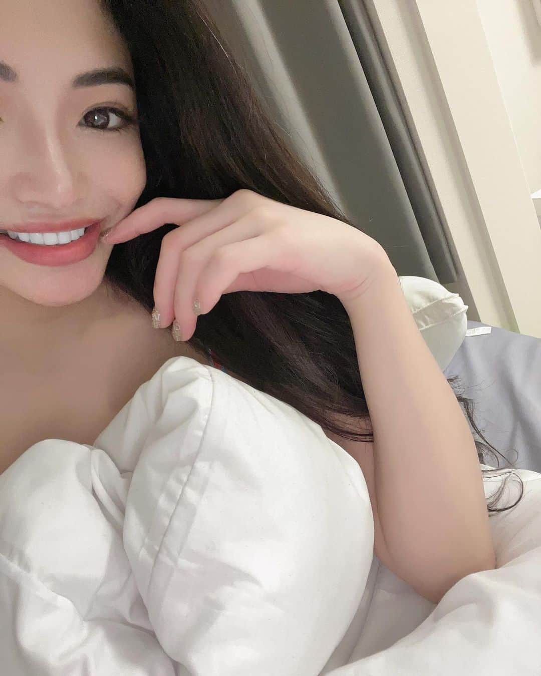 KANAKOのインスタグラム：「歯がまた真っ白に🤤💓 アメ村に移転してめちゃくちゃ綺麗☺️🌈 2枚目のやつ、めちゃくちゃ痩せるらしいから新しく入ったみたいなんでやってみてください☺️⤴︎⤴︎🍣  #ホワイトニングサロン #セルフホワイトニング #大阪ホワイトニング #大阪セルフホワイトニング #心斎橋ホワイトニング #心斎橋セルフホワイトニング #blanche #ブランシュ #完全予約制 #痩身 #ハイフ #激痩せ #アメ村 ㅤㅤㅤㅤㅤㅤㅤㅤㅤㅤㅤㅤㅤ」