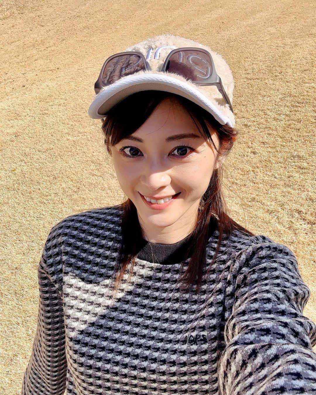 原史奈さんのインスタグラム写真 - (原史奈Instagram)「昨日のゴルフはめちゃくちゃ暖かかったー⛳️ ずーっと笑いっぱなしの楽しいゴルフでした そして花粉もすごかったー🤧 昨日着ていた @oops_sonnylabel  の可愛いジャガードニット 体のラインは綺麗に見せつつ程よくゆったりですごく着心地良い☺️ #oops #春ゴルフ #花粉症  #原史奈  #ゴルフ #ゴルフレッスン #ゴルフ女子 #ゴルフ大好き #golf #ゴルフウエア #ゴルフコーデ #ゴルフグッズ #ゴルフ動画 #ping #ピン #ping女子 #gle2 #g410 #even #archivio #アルチビオ #cuartounited #instagolf」3月2日 10時46分 - fuminahara