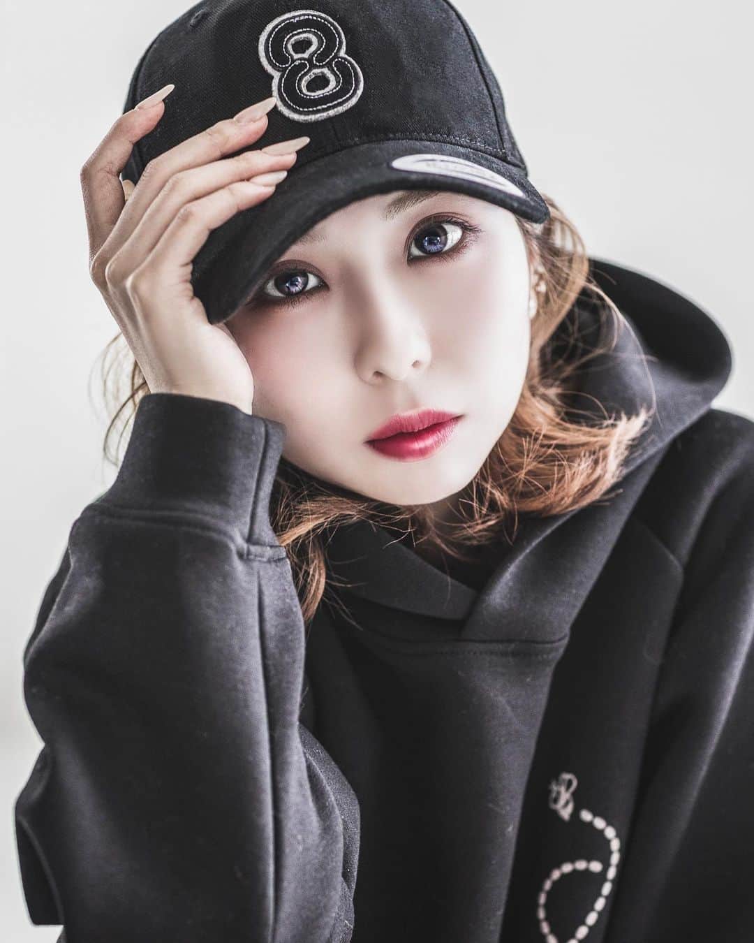 rt8のインスタグラム：「. 📷 THE WORKS model:shion photograph&artwork:rt8  #best_photogram #bestphotogram_portraits #beautiful #model #fashion #japan_photo_now #LIVE8 #everylive #サロモ #関西モデル #ヘアメイク #撮影依頼募集中 #モデル #撮影 #ポートレート #カメラ #写真撮ってる人と繋がりたい #写真好きな人と繋がりたい #モデル募集 #ポートレート部 #東京カメラ部 #ポートレート女子 #被写体 #ポトレ #京都 #ファインダー越しの私の世界 #作品撮り #関西写真部 #モデルさんと繋がりたい #ポートレートしま専科」