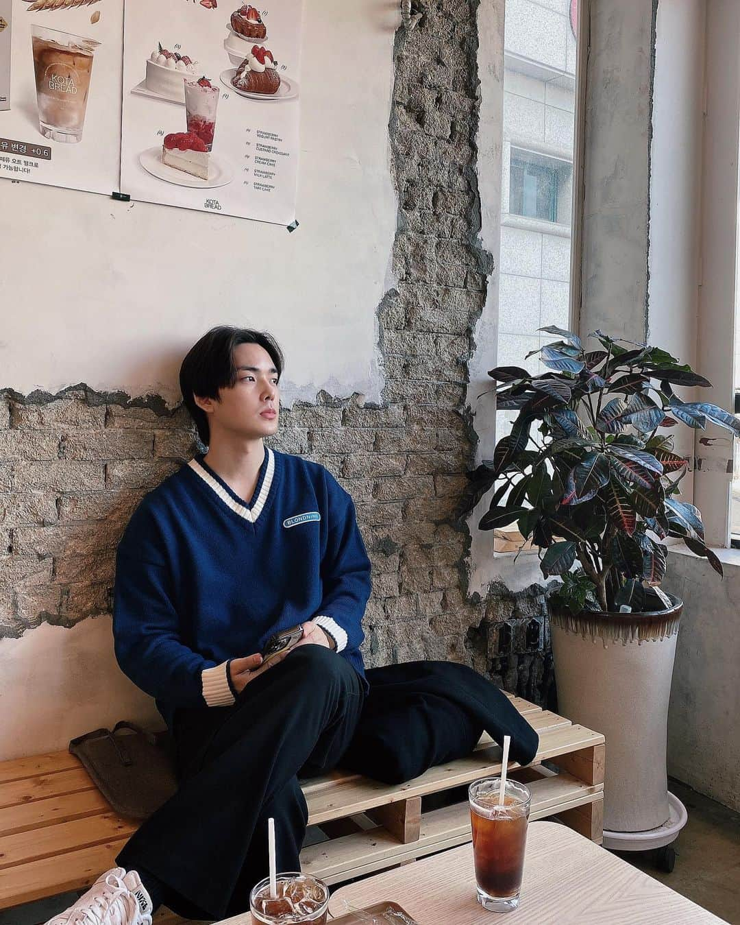 ヨンソクさんのインスタグラム写真 - (ヨンソクInstagram)「Coffee every day 😅  毎日コーヒー 😄」3月2日 11時21分 - cg_yongseok