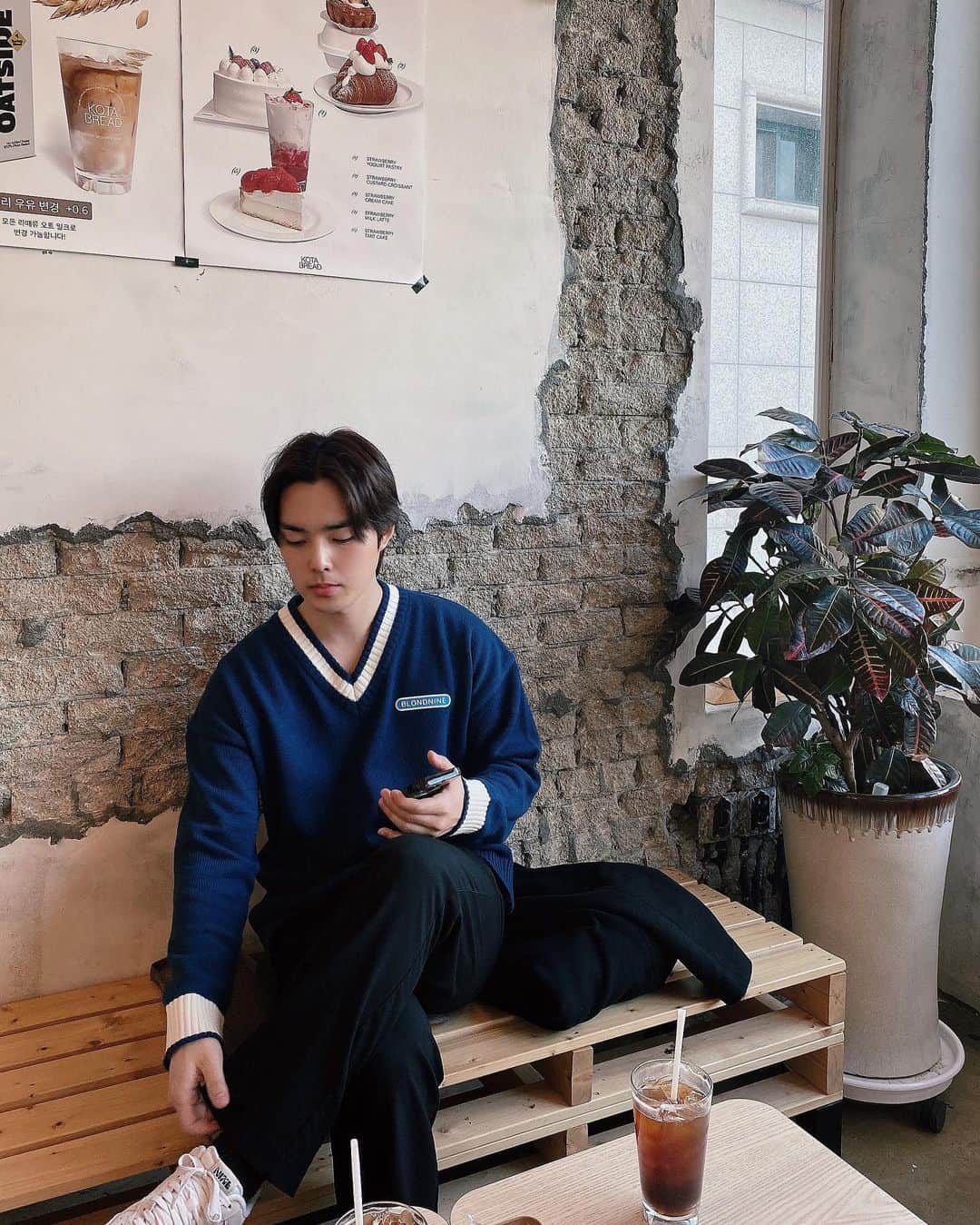 ヨンソクさんのインスタグラム写真 - (ヨンソクInstagram)「Coffee every day 😅  毎日コーヒー 😄」3月2日 11時21分 - cg_yongseok