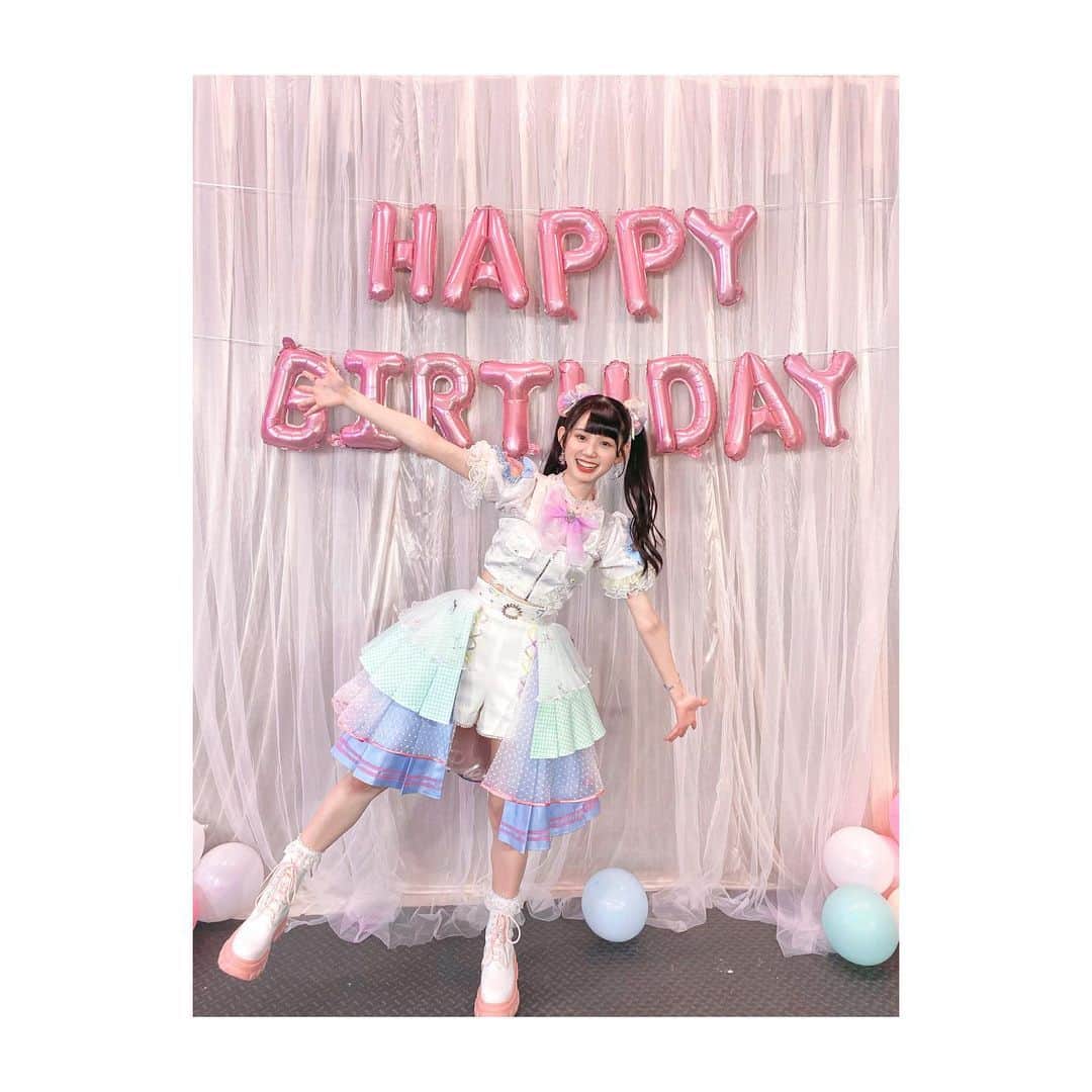 のインスタグラム：「. 全身照的部分！ 可愛的衣服值得紀念(♡ω♡)💭 發了三篇會不會太多 - 可愛い衣装着てパフォーマンスするの 幸せな一日です☺︎︎*｡ - #AKB48 #AKB48TeamTP #TeamTP  #UnitTicTacToe #🔫 #れいち #林于馨 #一月生日會 #アイドル衣装 #生誕会  #happybirthday #Reichi21🎂」