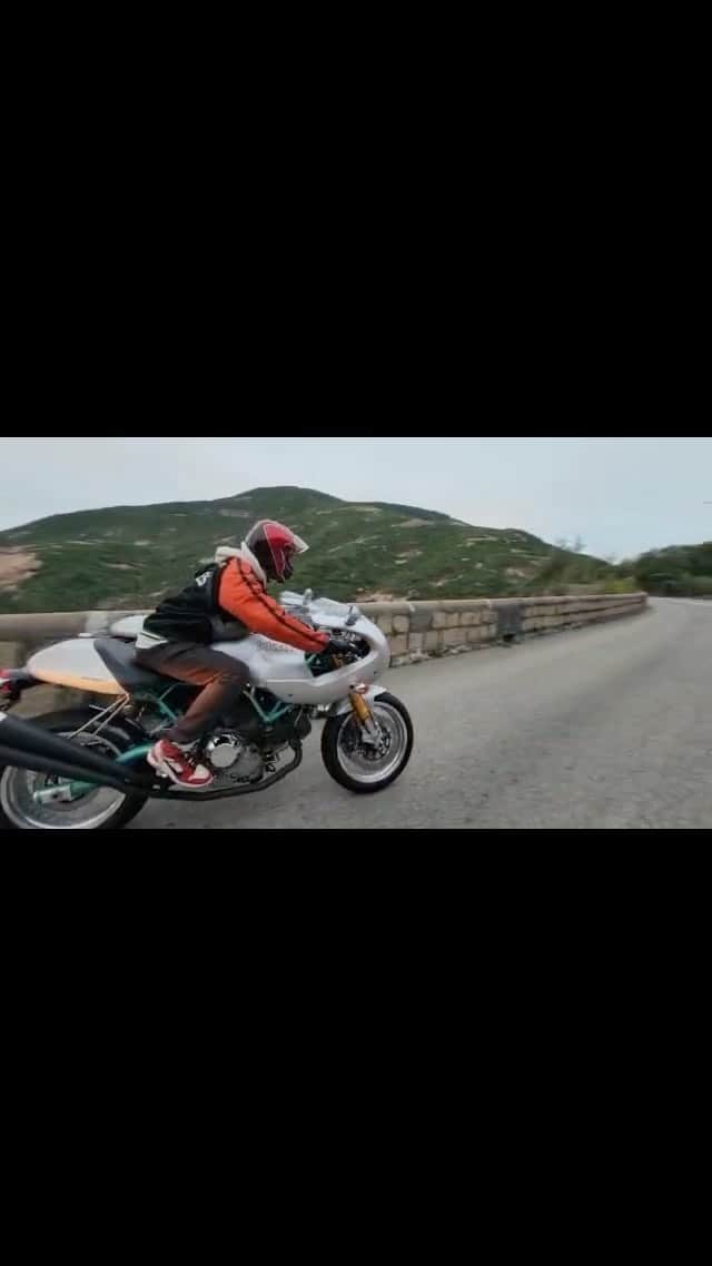 サム・リーのインスタグラム：「Let’s ride 🏍️」