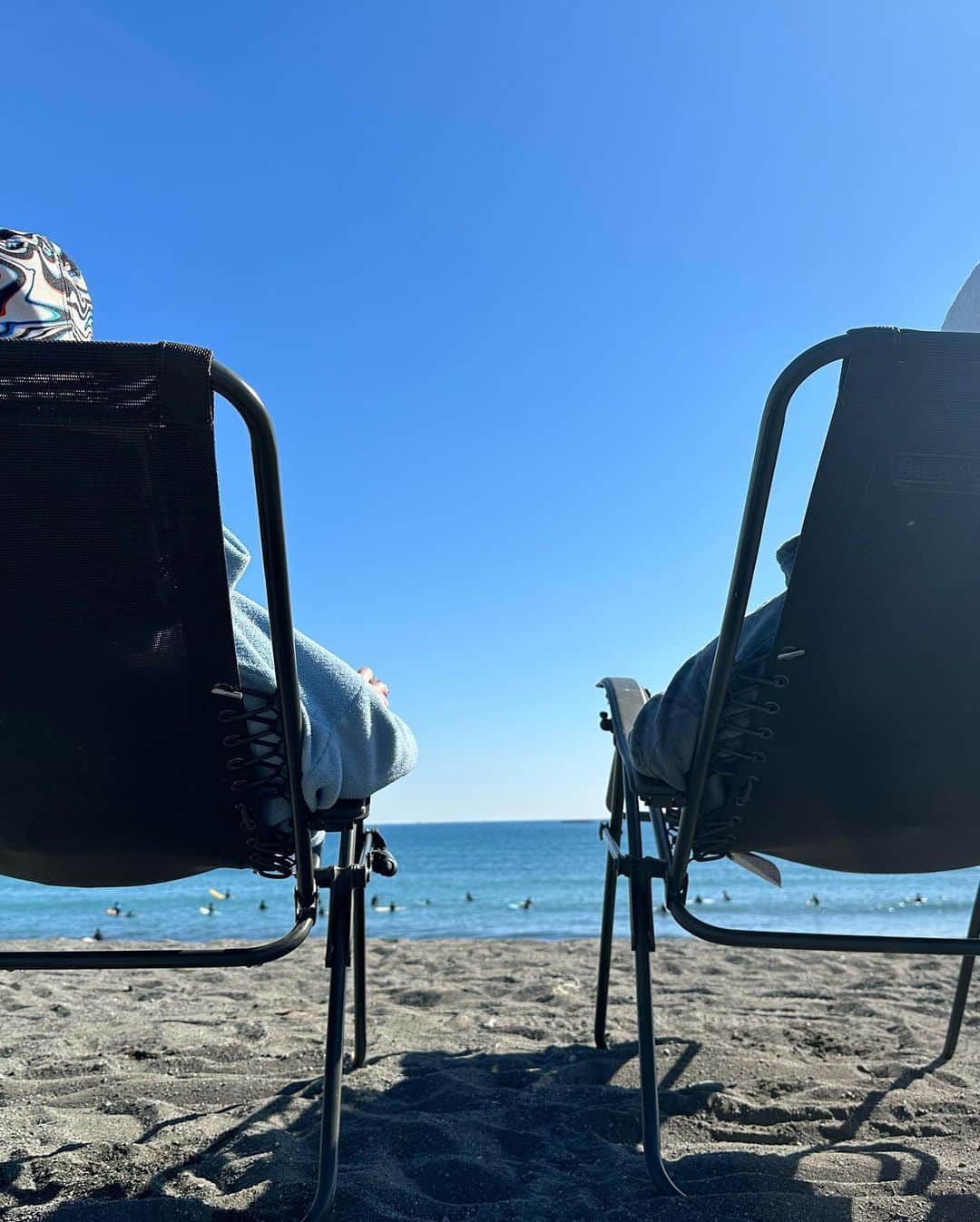 並木彩名さんのインスタグラム写真 - (並木彩名Instagram)「BeachSauna湘南🧖  📍茅ヶ崎パーク(ヘッドランドビーチ)〒253-0054 神奈川県茅ヶ崎市東海岸南6丁目4  海の音を聞きながら、富士山が見えるロケーションでととのう。🗻  🆕今年オープン予定BeachSauna湘南さんに行ってきました✨  テントサウナの窓から見える景色は海！空！山！さらに室温は120℃！！？🔥薪とセルフロウリュで調節できるのもたのしい！  あつ〜くなったあとは自然の水風呂、"海"で体を冷やす！🌍浜辺を走っていくのも気持ちいい〜✨笑  そしてインフィニティチェアで海風を感じながら休憩、、、🤤見えるのは空と地平線、、なんだこれ、、、、天国、、  テントサウナはモルジュ、ととのいいすはColeman！サウナー御用達アイテムが準備されてあってさらにこのロケーションがついてくる、、、  海×富士山×サウナ=最高！！  ととのった〜〜！！🌊🌊🔥  #beachsauna湘南#beachsauna#ビーチサウナ#ビーチサウナ湘南#湘南#茅ヶ崎#神奈川サウナ#sauna#サウナ#サウナ女子#テントサウナ#tentsauna#テントサウナでととのう#テントサウナ好きな人と繋がりたい#サウナイキタイ#サウナ好き#サウナ好きな人と繋がりたい#サウナハット#サウナ部#水風呂#morzh#coleman#コールマン#ととのいイス#ととのった#ととのいました#sky#富士山#mtfuji#地球風呂」3月2日 14時34分 - king_of_nami