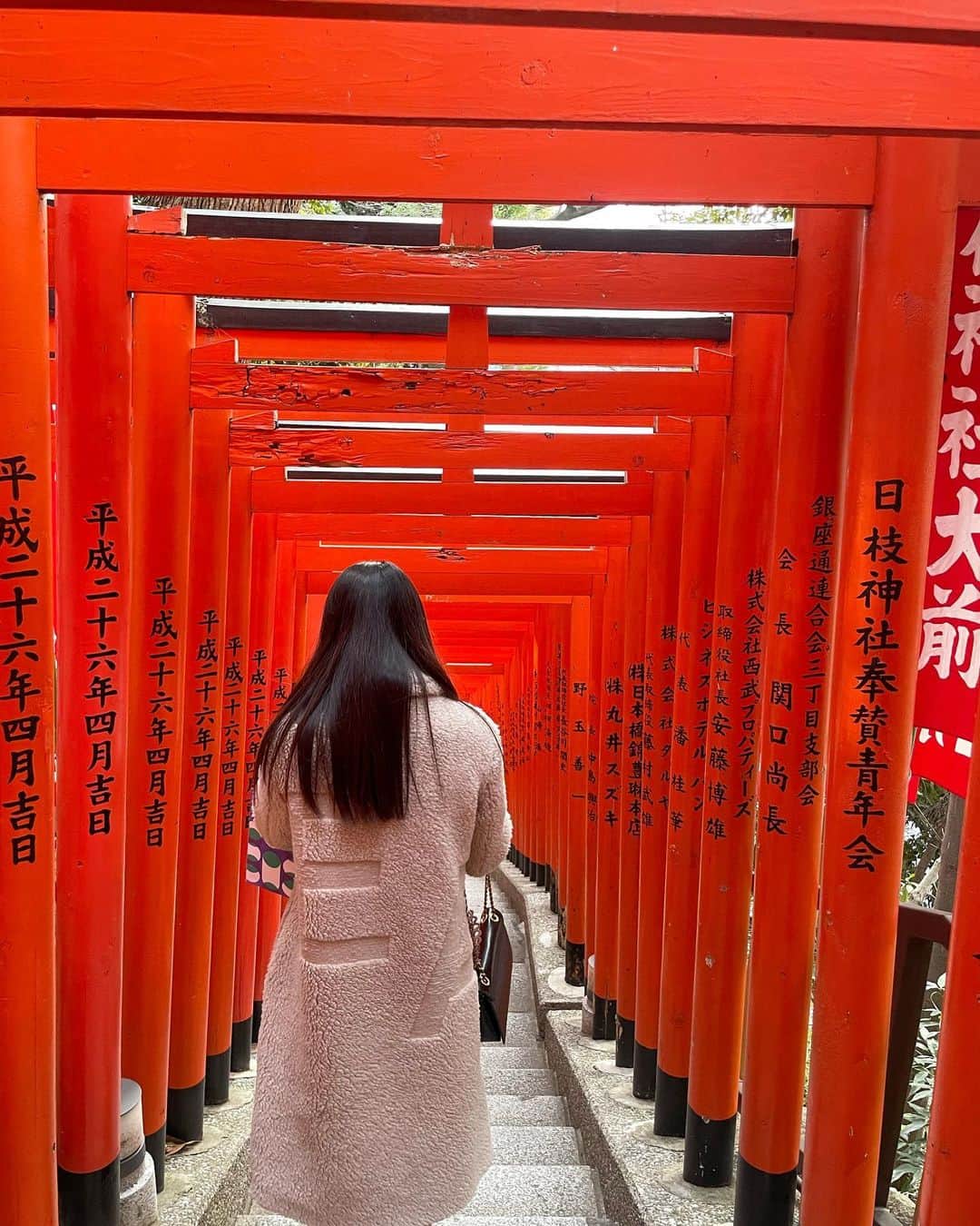 瀬階りりあのインスタグラム：「日枝神社👟🤍 いい天気で参拝日和だった☀️  #日枝神社 #山王稲荷神社 #パワースポット #参拝」